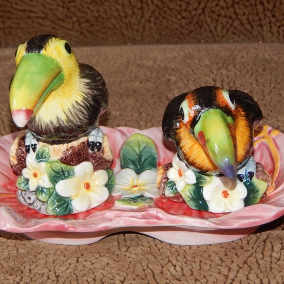 Corner Ruby Tropical Collection Birds Salt Pepper Shakers Tray Set Ceramic NEW - Picture 6 of 9